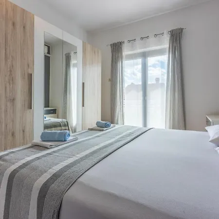 Suzy Apartman